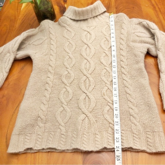Vintage Lambs Wool & Angora Minimalist Beige Cable Knit Turtle Neck Sweater. - Picture 7 of 12